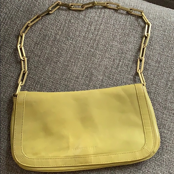 Chartreuse leather Kenneth Cole shoulder bag. - Picture 2 of 4